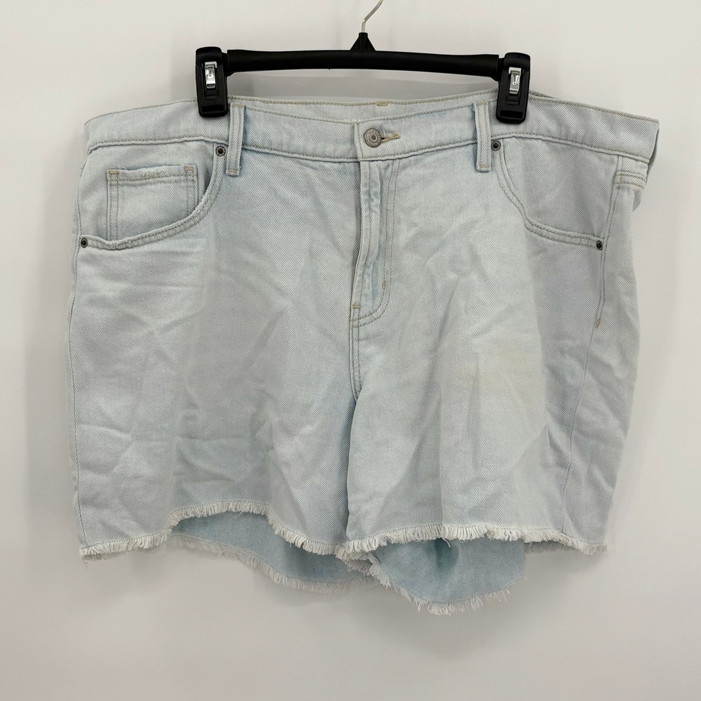 Old Navy Mid Rise Baggy Denim Shorts Light Wash Crescent Raw Hem Size 18
